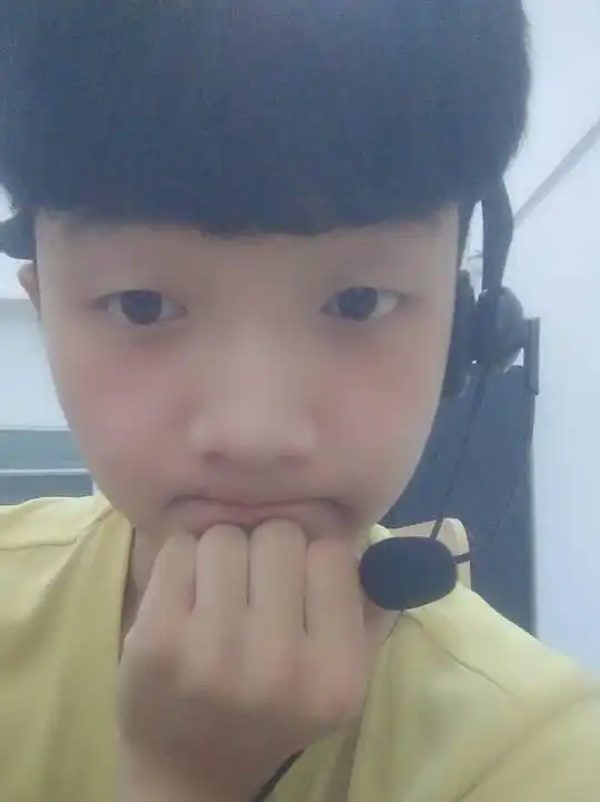 想知道男生带什么颜色的隐形眼镜好看
