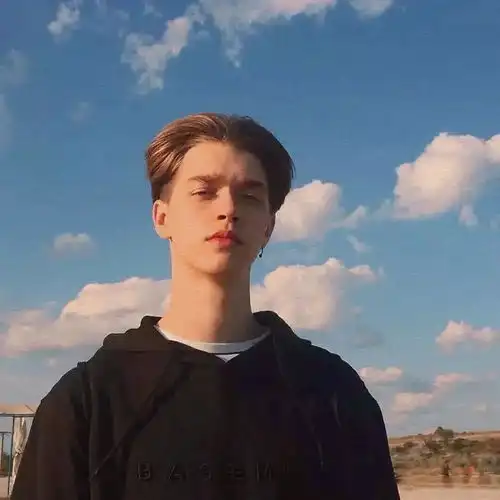 头像ins干净男生头像
