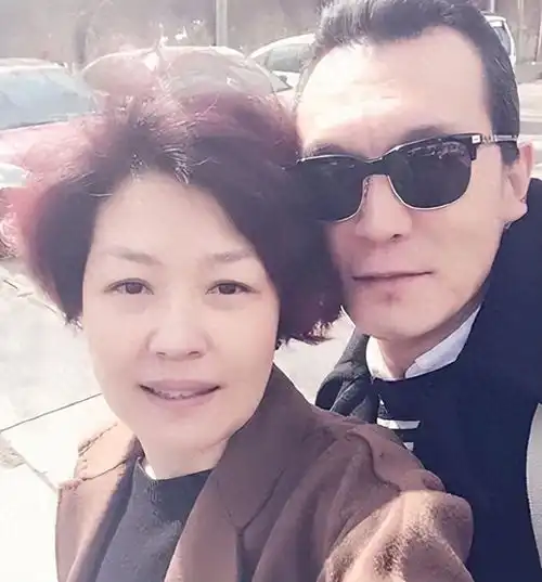 李咏死因曝光,哈文解开谜团,网友热议遗体为何不回国
