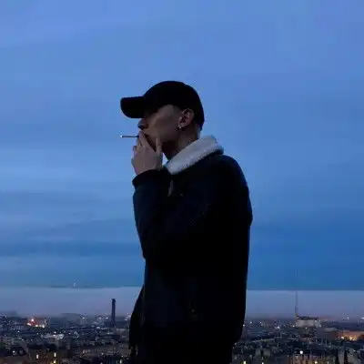 软锦抽烟男生欧美风头像
