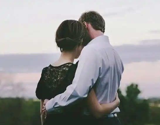 这才是男人出轨却不离婚的真相
