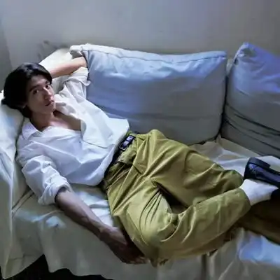 2023最新慵懒自在男生头像
