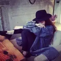 女生望海的背影图片微信头像图片大全
