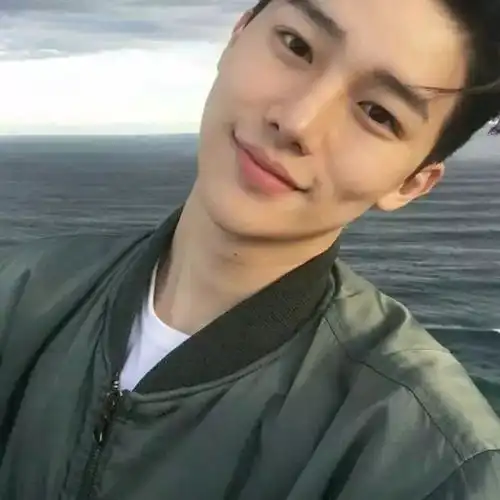 头像壁纸南风未起,念你成疾
