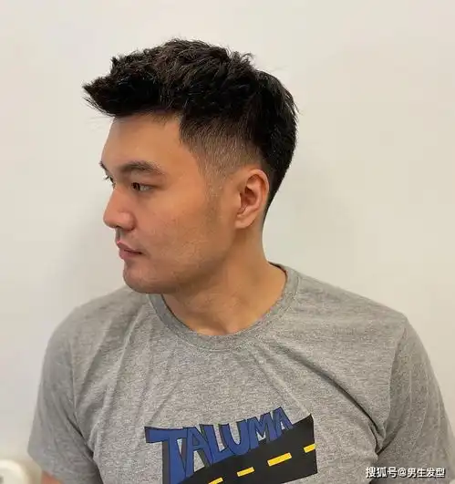 40岁男人别剪显老的发型,这三款造型不挑脸型,成熟又帅气
