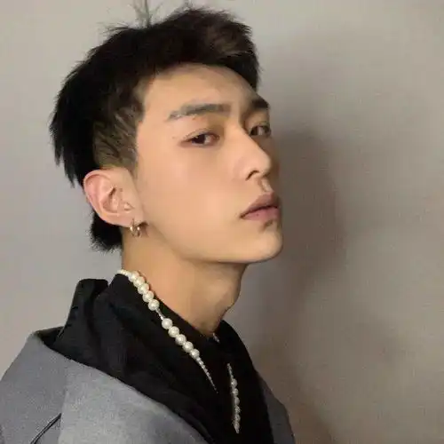 头像男朋友不用多有三五个真心的就够了
