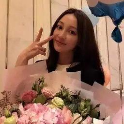 姚笛和富商男友甜蜜约会力破与文章复合传言
