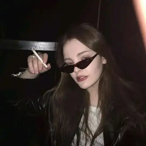 女生头像会经常更新的
