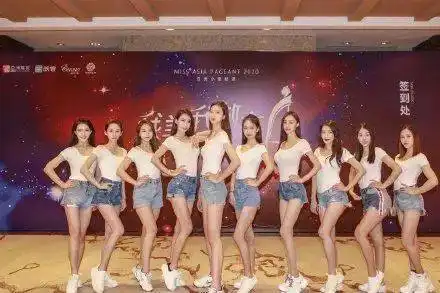 59岁刘德华首个线上演唱会出道39年,佢嘅经典你知几多

