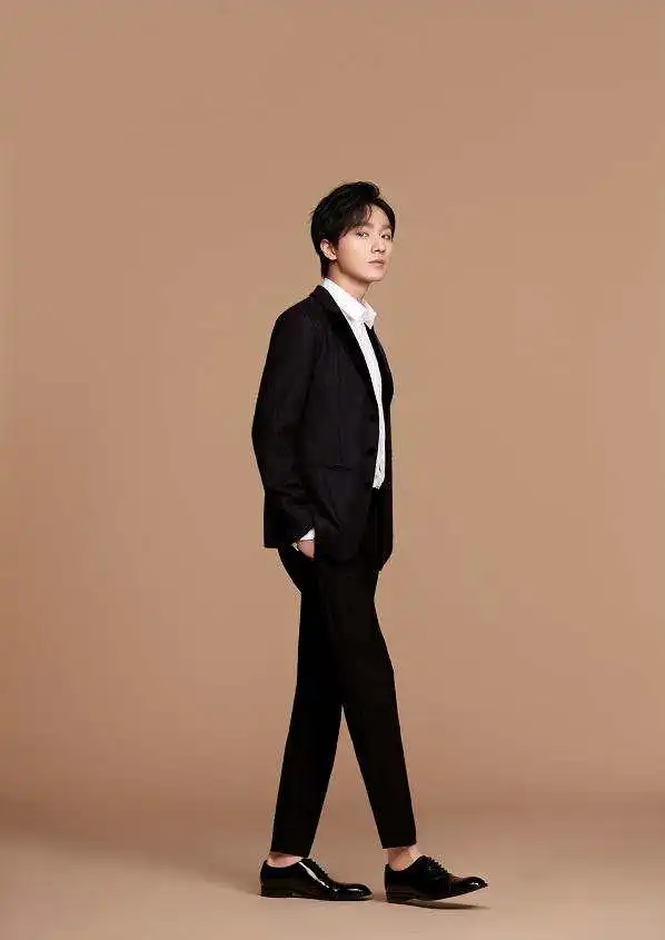 他是变形计的叛逆少年,21岁穿上西装,帅成韩国欧巴
