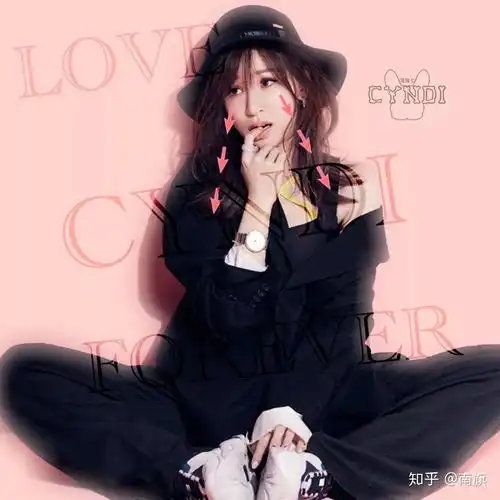 40岁萧亚轩与小奶狗男友甜蜜直播,37岁王心凌却被渣男伤透了心
