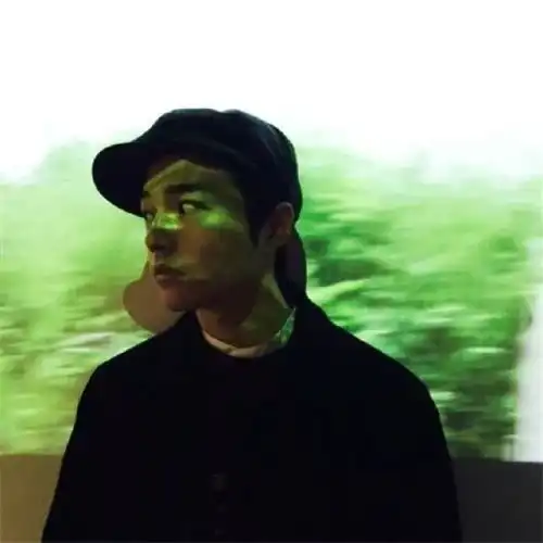 男生头像我频繁记录着只因为生活值得
