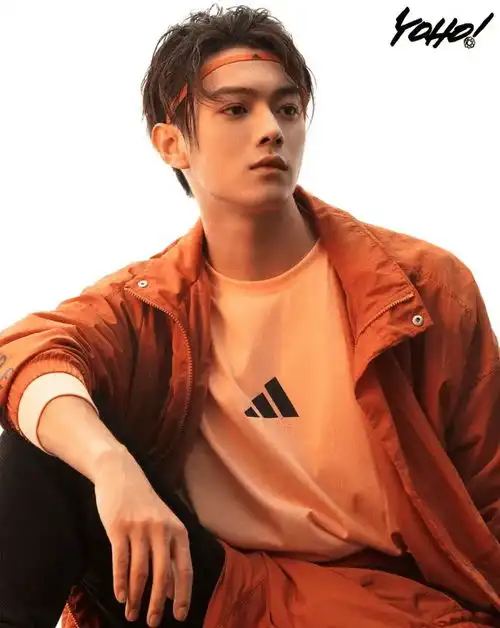 高冷禁欲系男神许凯,是如何靠唇红齿白刷出路人缘的
