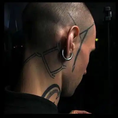 专一而又滥情的男人,男生部位高冷头像
