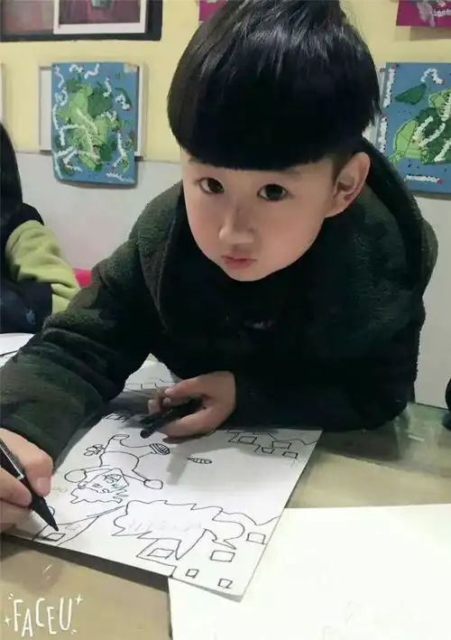 这,就是大江东街舞一个月让孩子上台不胆怯,做一个阳光自信的街舞少年
