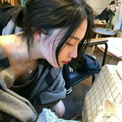 女头像侧脸桃气小可爱
