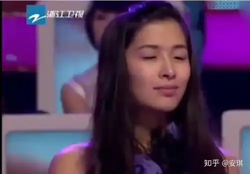 兄弟俩表白一位美女,她现场卸妆后两人这样选择,她的举动亮了
