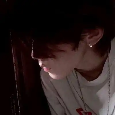 氛围感男头月亮永悬不落,爱意至死不渝
