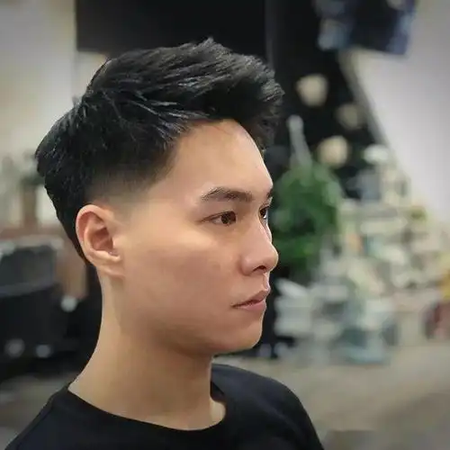 视频教学男生渐变复古油头修剪技术
