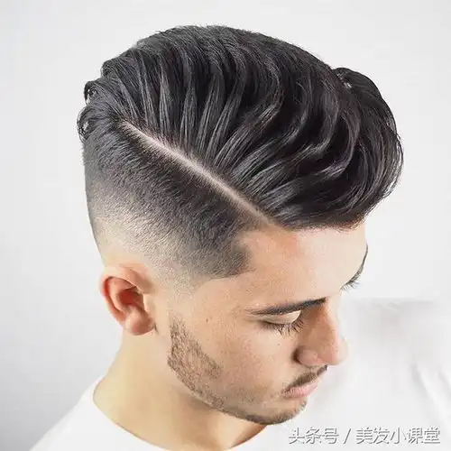 美发大师剪油头,发型确实不一般

