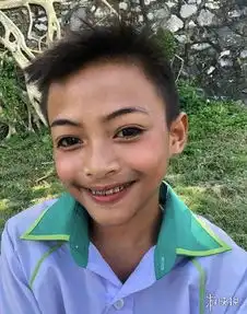 泰国12岁男孩竟是美妆网红博主天生自带妖娆气息
