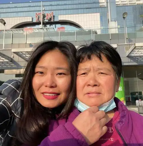 我90后,和大10岁法国老男人谈恋爱,因小时候被父亲欺凌缺少父爱
