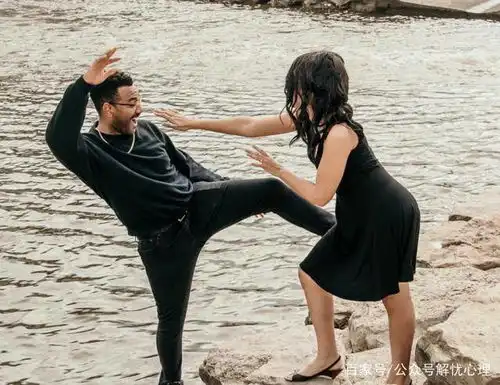 嫁给比自己小的男人,是什么样的体验这三个已婚女人说了实话
