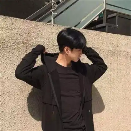好看的男生qq头像,后悔一文不值所以开心面对了
