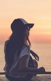 夕阳下的美女手机壁纸
