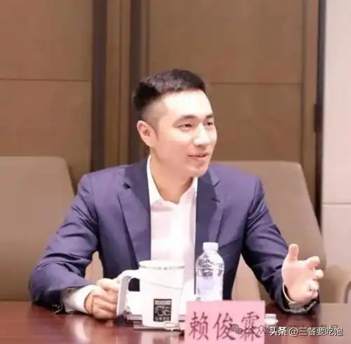 网友深扒乔欣男友,赖柏霖背靠500亿家族,两人两年前就被偶遇
