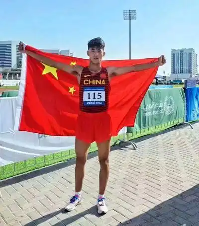 果洛五四特辑青年尼智首秀夺冠为祖国争光为家乡添彩
