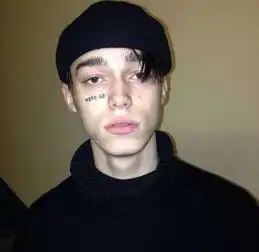 孤独说说不碰感情的怪物
