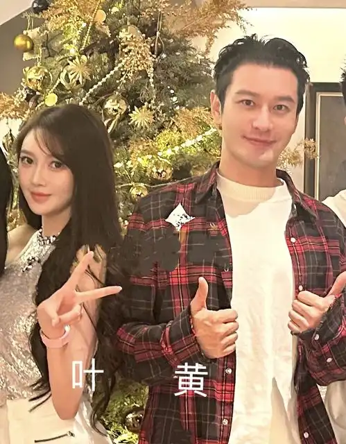 黄晓明七夕带叶珂看电影约会,帮女友提包包,两人十指紧扣好甜蜜
