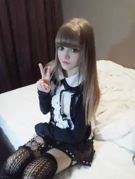 真人娃娃傻傻分不清好身材玩偶女孩
