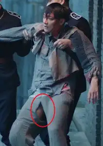 黄子韬裤子大破,穿开裆裤,粉丝大喊,我给他补表演
