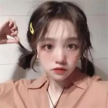 女生头像可爱,粉红色的少女卖萌的样子
