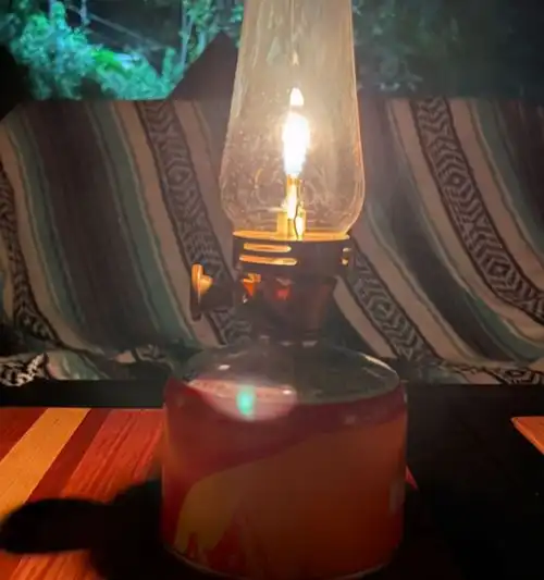 江宏杰深夜发文配全黑照片,引网友担心

