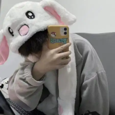 手机控潮流时尚男生头像,同时也是爱宠物的男生
