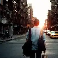 求这种风格的有都市风景的男头像最好大图谢谢
