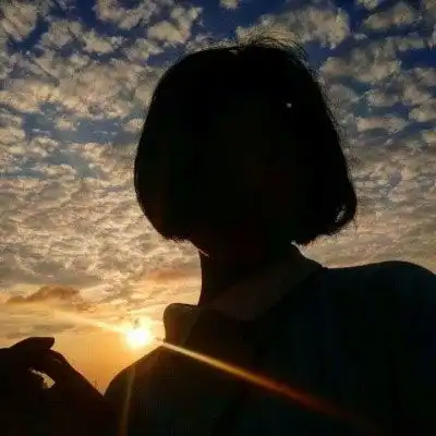 短发背影头像,气质女神美好的一天
