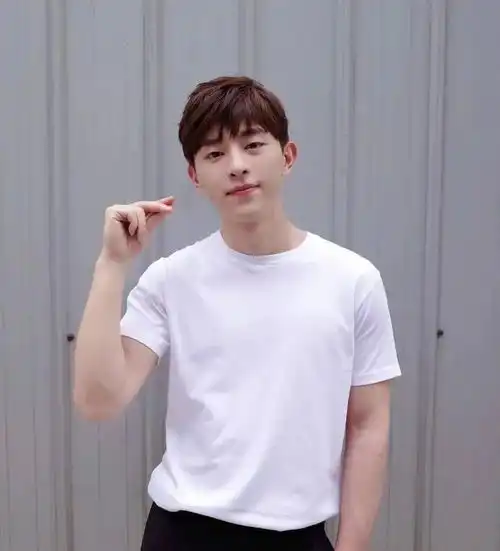 要是蓝盈莹早把出圈宝典告诉他,也不至于被顶流喷成筛子想退圈啊
