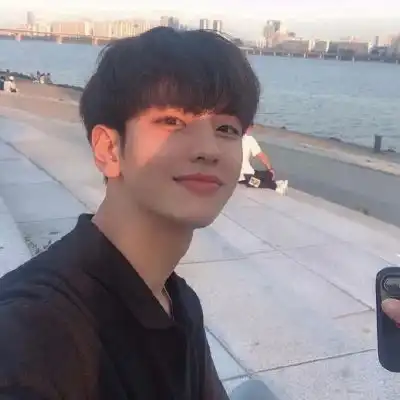 只要心有阳光,每天都能过得滚烫男生头像我要个性网
