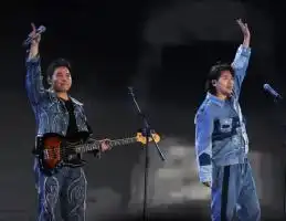 侃爷因中暑演唱会中途退场侃爷听到南京秒破功,高冷男神也憋不住笑
