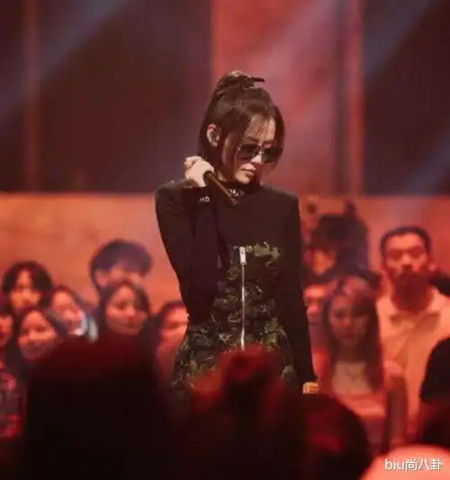 在李宇春中国好声音惨败,和她处境一样,综艺套路很深
