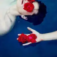 求带玫瑰的头像