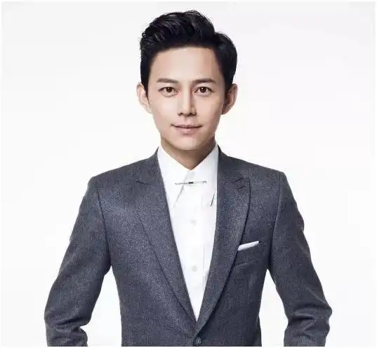 何炅的日常生活学霸揭开真相自律的人,都在偷偷的读书
