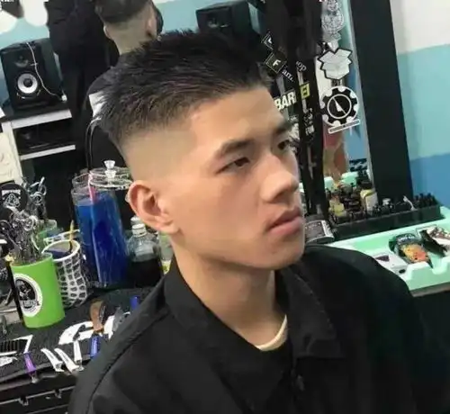 2020春男生发型大整理,6款造型让你帅爆朋友圈
