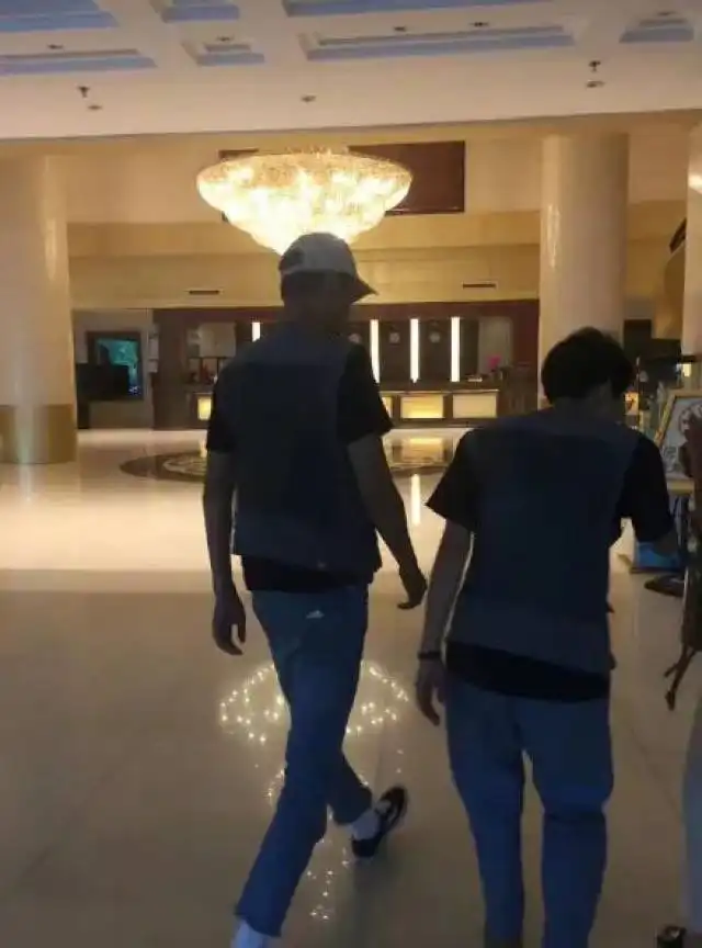 赵寅成报老年团游中国,网友纷纷求偶遇,男神要不要这么可爱啊

