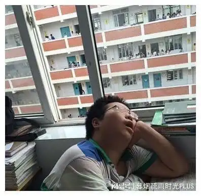 搞笑图片幽默笑话段子妹子,你把你男朋友都压哭了

