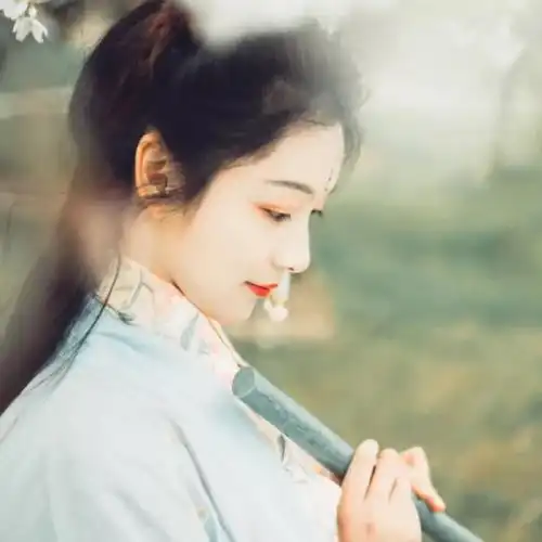 有哪些真人古风小姐姐的头像
